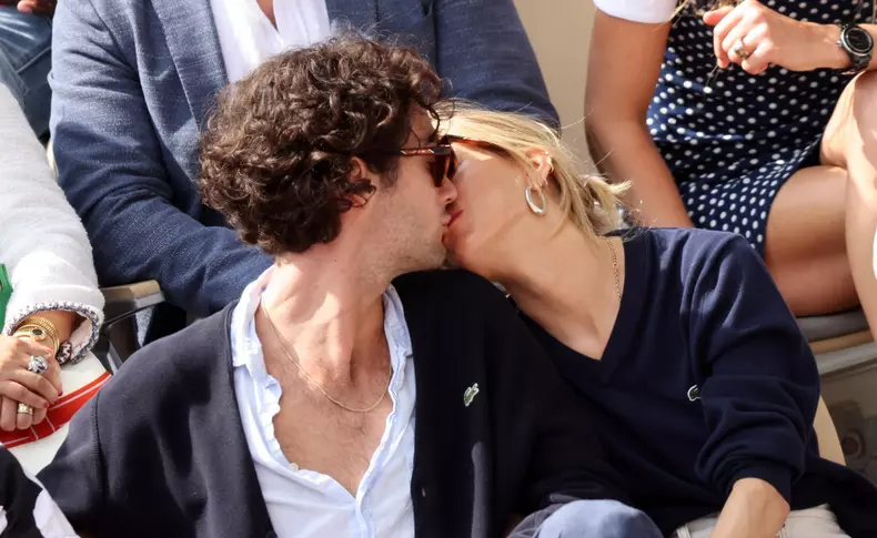 Les célébrités dans les tribunes lors des internationaux de France Roland Garros ŕ Paris