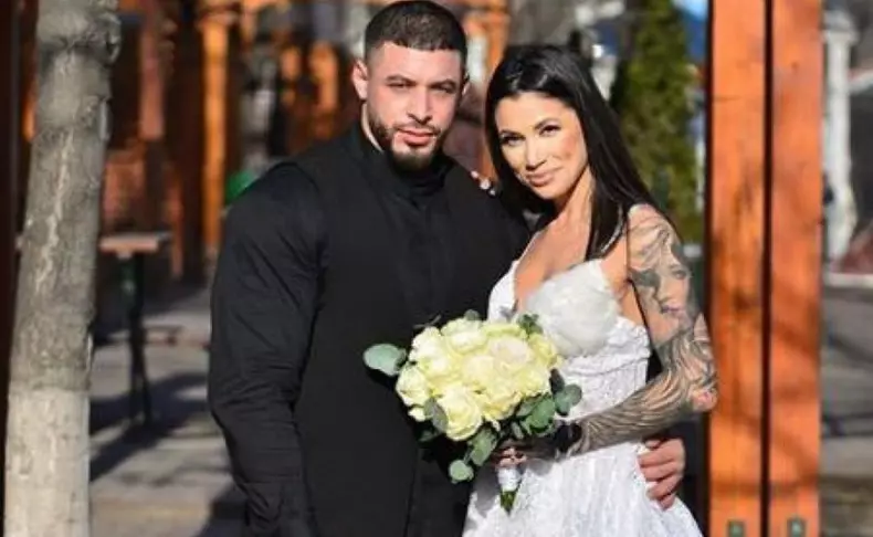 desi-e-maritata-roxana-vancea-si-a-aratat-tatuajul-din-zona-intima-cum-a-fost-surprinsa-1