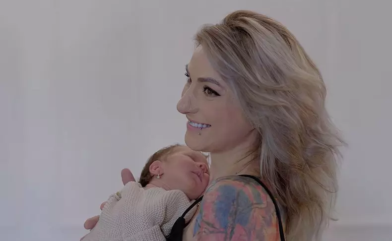 o-supravietuitoare-colectiv-a-devenit-mama-4