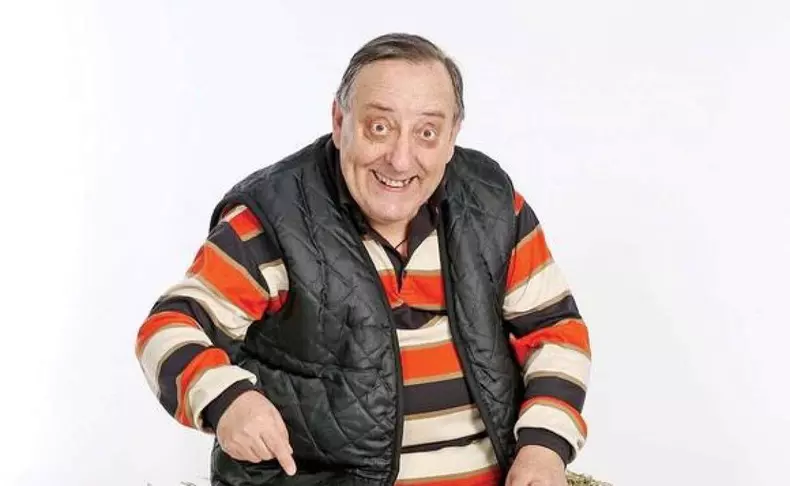 4353