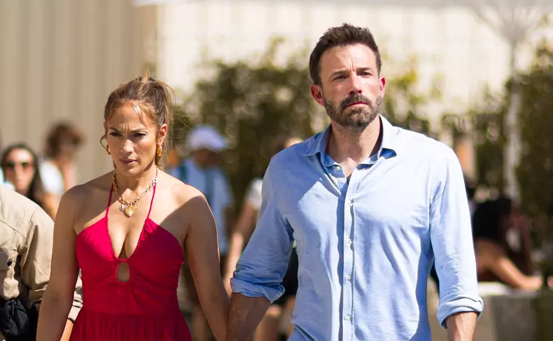TDS - Exclusif - Ben Affleck et sa femme Jennifer Affleck (Lopez) font du shopping à la Samaritaine lors de leur lune de miel à Paris