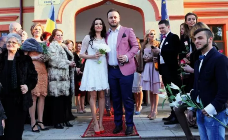 gabi-badalau-a-inselat-o-pe-claudia-patrascanu-cu-ea-iar-acum-a-dus-o-pe-amanta-in-vacanta-1-1024x631