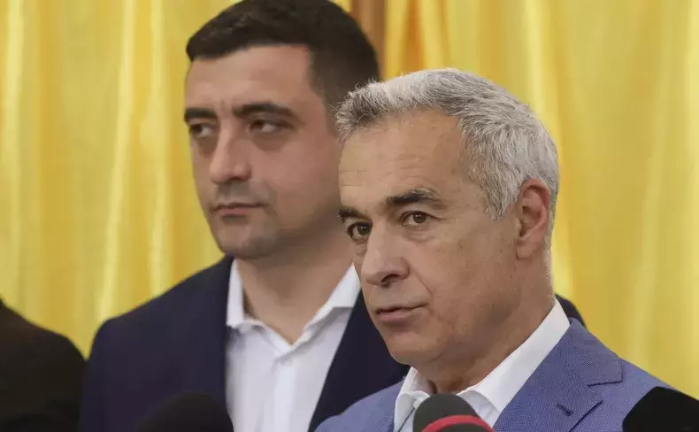 George Simion și Călin Georgescu la vot primul tur alegeri mai 2025 (8)