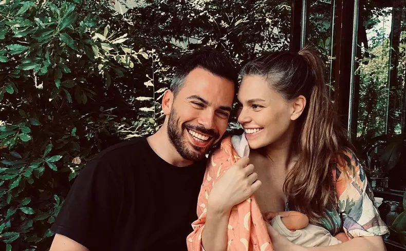 Actrița Asli Enver și-a prezentat fetița. Ce nume special a primit bebelușul