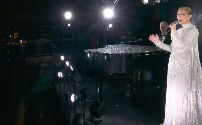 Celine Dion chante depuis le premier étage de la Tour Eiffel, L’hymne à l’amour, d’Édith Piaf - Cérémonie d'ouverture des Jeux Olympique (JO) de Paris 2024