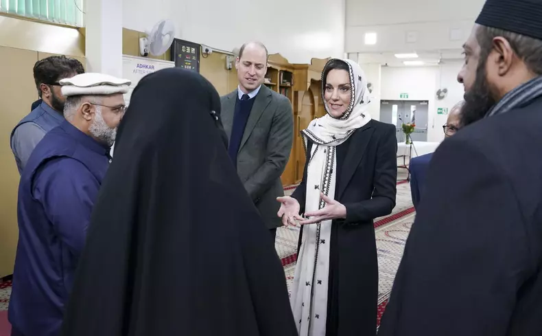 Moment stânjenitor pentru Kate Middleton. Ce a pățit prințesa de Wales în timpul unei întâlniri cu un oficial musulman