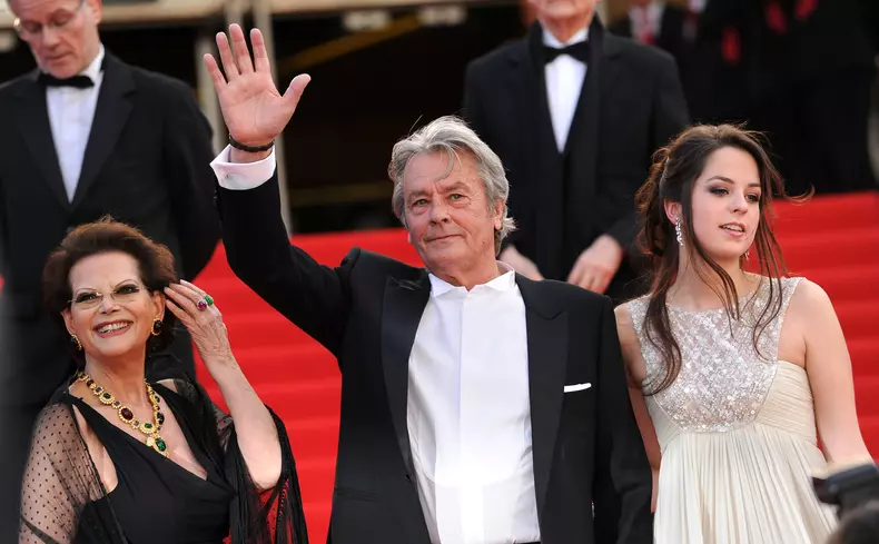 Alain Delon (80 de ani). la Cannes, alătrui de Claudia Cardinale și fiica lui , Anouchka