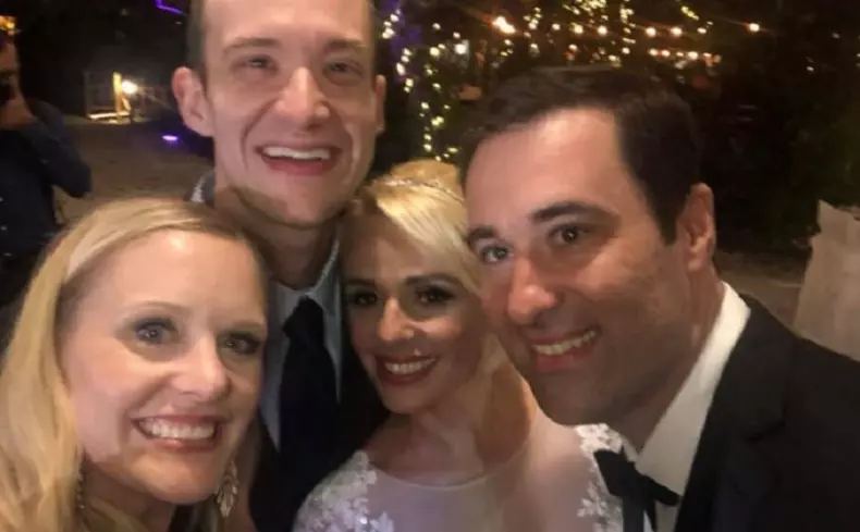 catrinel-sandu-s-a-casatorit-in-sua-a-facut-nunta-pe-plaja-alaturi-de-prieteni_1_size2