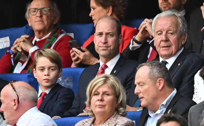 Le prince William, prince de Galles et son fils le prince George assistent au quart de finale entre le Pays de Galles et l'Argentine à Marseille lors de la Coupe du monde de Rugby 2023