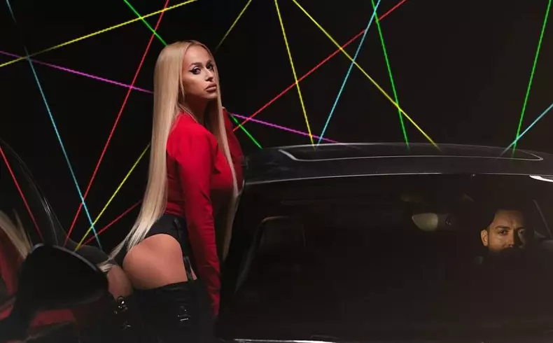 premiera-sotul-andei-adam-apare-in-cel-mai-nou-videoclip-al-artistei-m-a-innebunit_2_1_size24