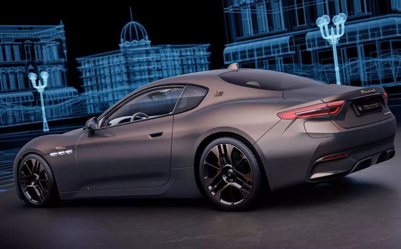 Small-25212-09-maserati-granturismo-110-anniversario-rame-folgore