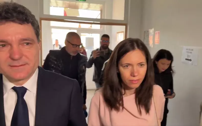 Mirabela Grădinaru și Nicușor Dan la secția de votare (4)