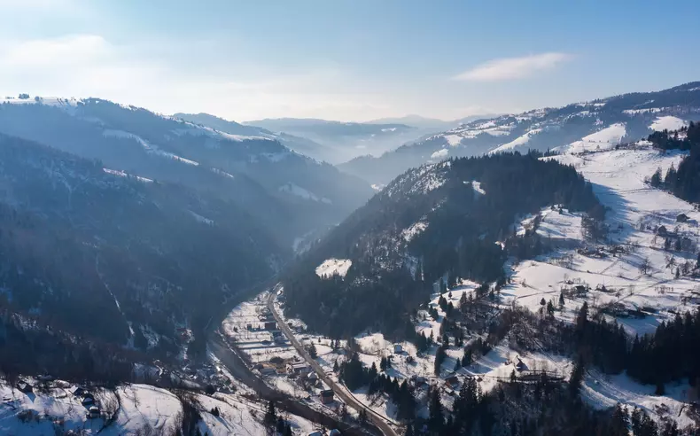 ROventura-Kanal-D.-George-Mihai-si-Andreea-Stravoiu-ajung-in-locuri-de-basm-din-Tara-Motilor-3