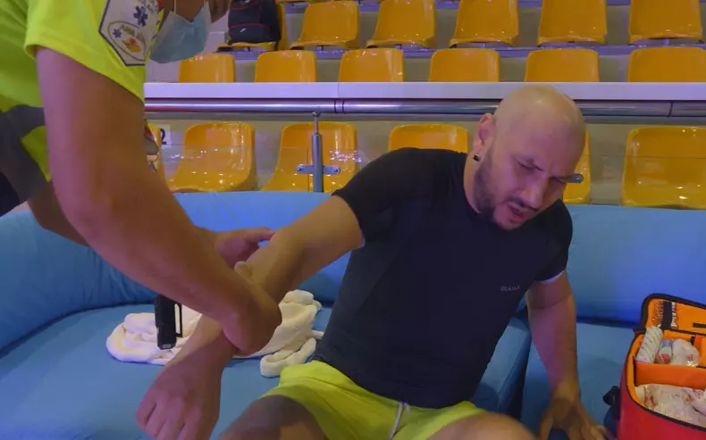 Splash! Vedete la apă. Nick (N&D) s-a accidentat în timpul antrenamentelor. Ce a pățit artistul