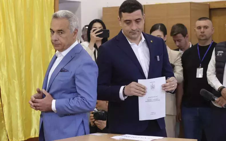 George Simion și Călin Georgescu la vot primul tur alegeri mai 2025 (6)