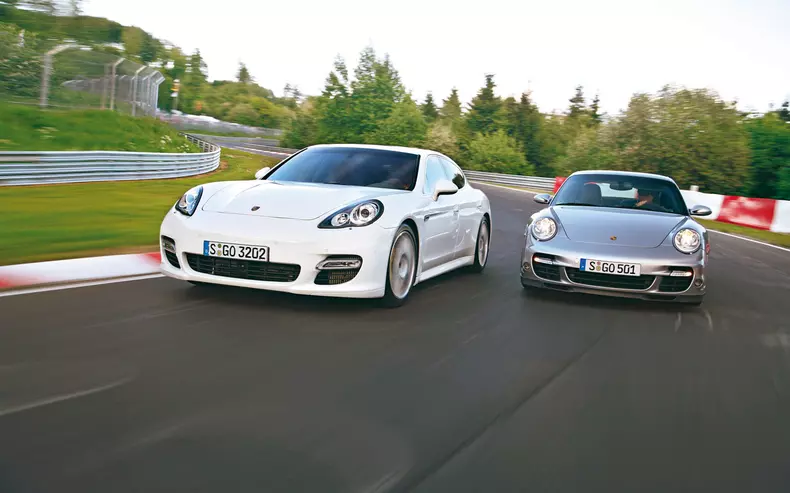 Porsche 911 Turbo vs Porsche Panamera Turbo – Porsche contra Porsche