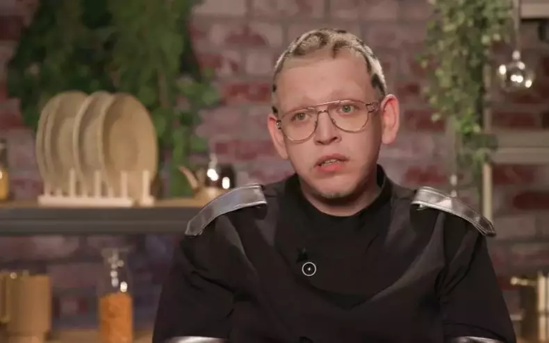 titus-angajat-la-chefi-la-cutite-2