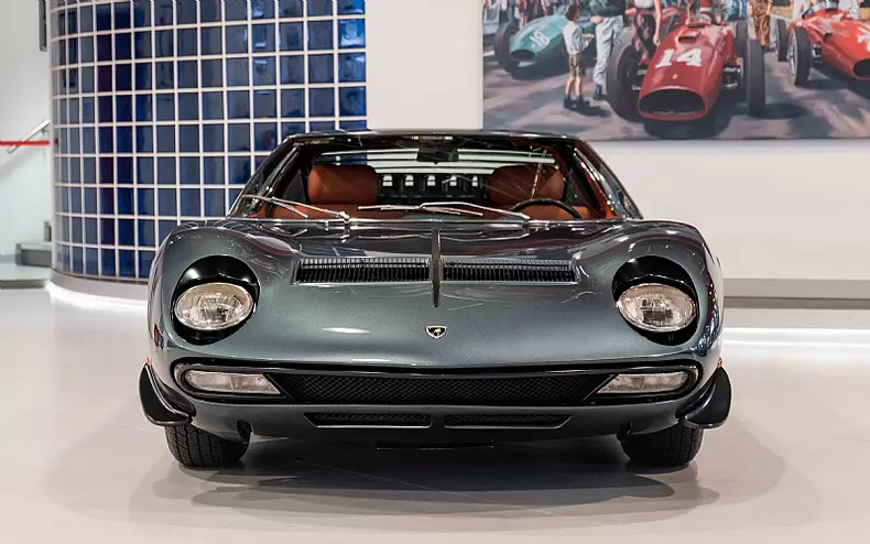Lamborghini Miura SV 02