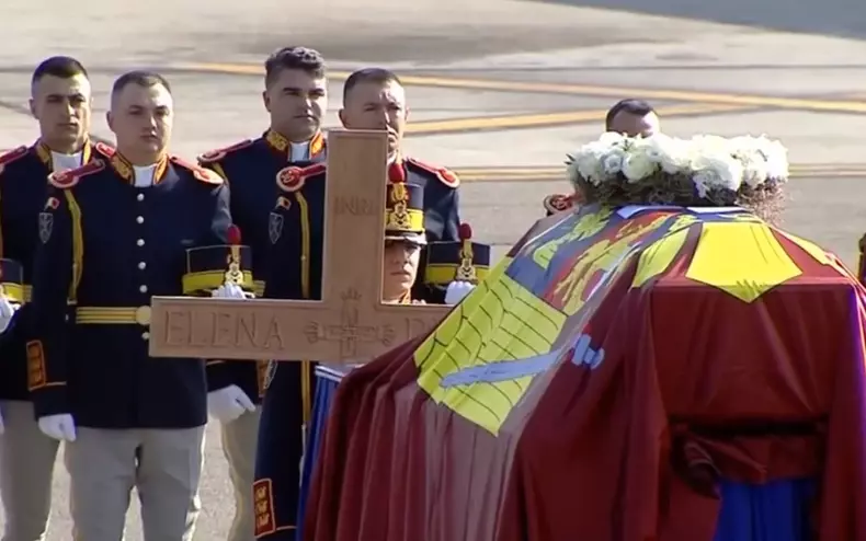 Familia Regala la repatrierea Reginei-Mama Elena 8