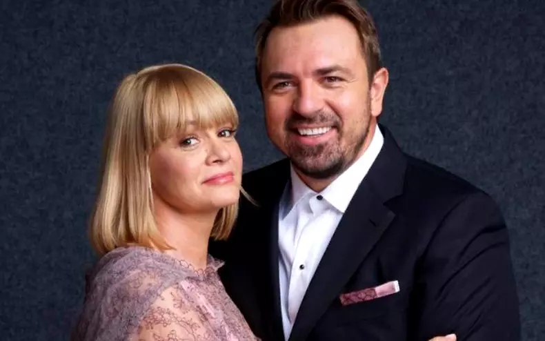 Sotia-lui-Horia-Brenciu-a-aparut-in-costum-de-baie-1