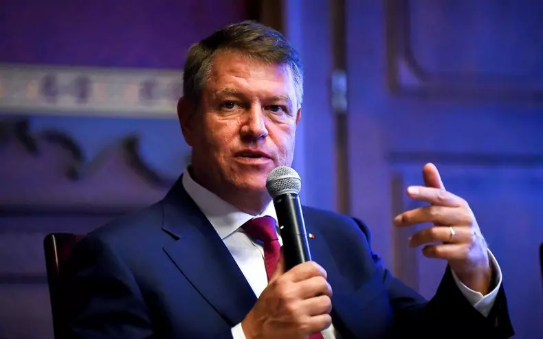 Klaus Iohannis: „Urmează săptămâni foarte dificile, critice pentru sistemul sanitar”. Apel la românii din diaspora: „Nu veniți acasă de Paște”