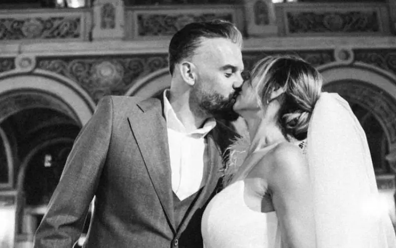 Roxana-Ionescu-și-Tinu-Vidaicu-s-au-căsătorit.-Mama-Natură-a-surprins-cu-rochia-de-mireasă-800x500