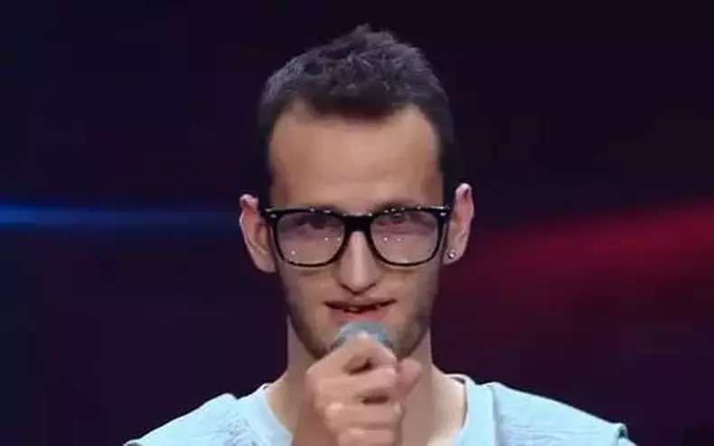 omul-cu-tourette-recunoaste-ca-nu-sufera-cu-adevarat-de-boala-eu-de-fapt-nu-am-tourette-am-avut-o-chestie-de-actorie-tot-momentul-a-fost-filmat-3