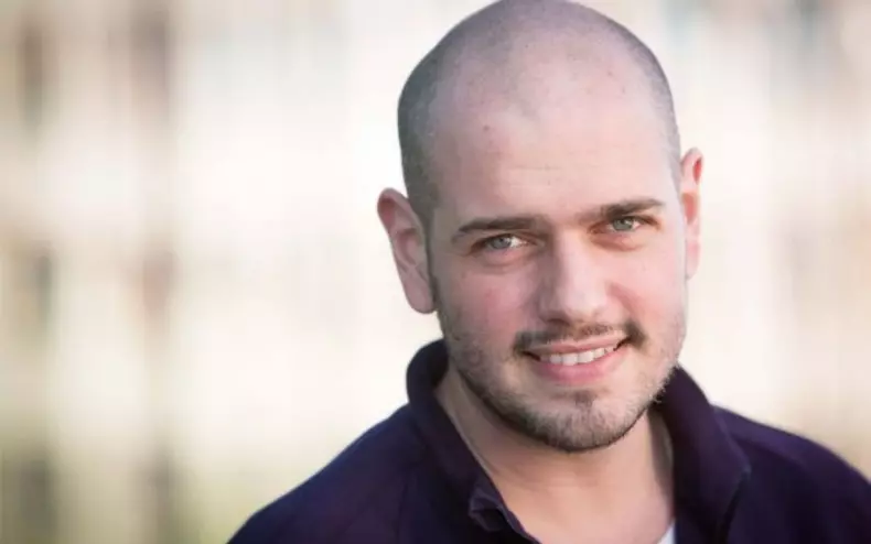 cum-arata-noua-iubita-a-lui-bromania