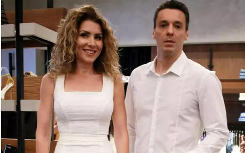 ce-au-acasa-mircea-badea-si-carmen-bruma-putini-romani