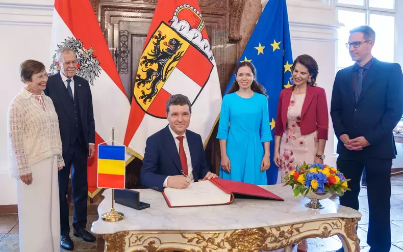 nicusor-dan-mirabela-gradinaru-austria-3