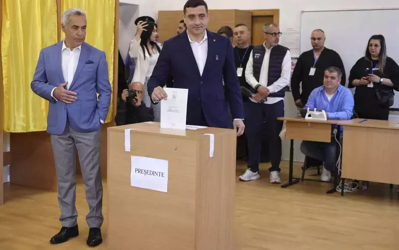 George Simion și Călin Georgescu la vot primul tur alegeri mai 2025 (7)