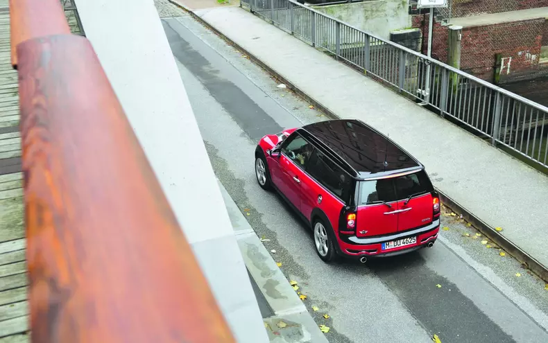 AUBI – Mini Cooper S Clubman, 15598 ccm, 174 PS, rot schwarz, Baujahr 2008