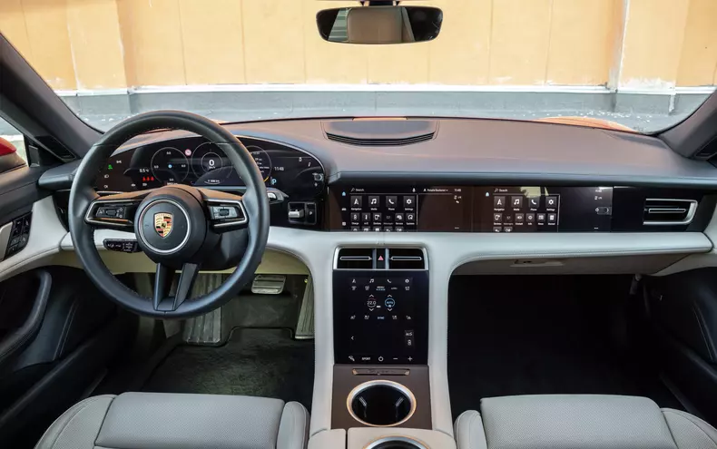 Porsche Taycan 4S 016