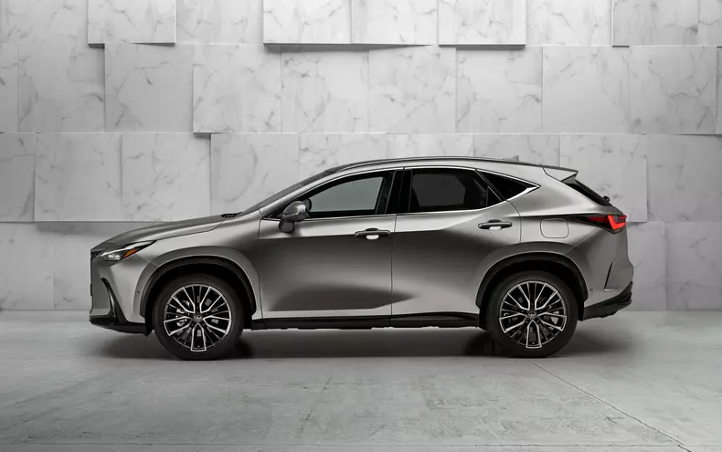 Lexus NX 350h si Lexus NX450h+ 19