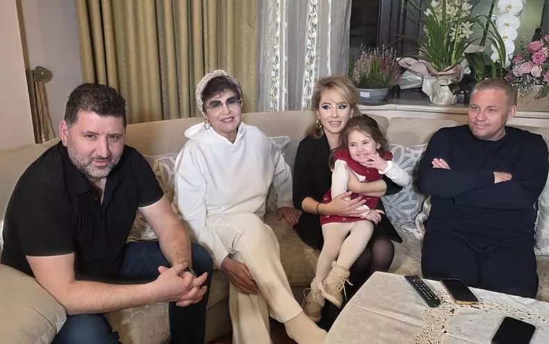 Irina Loghin cu familia