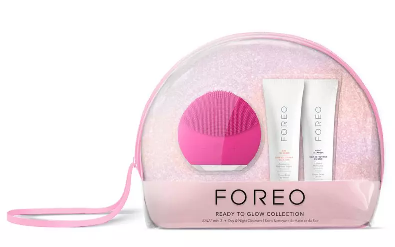 Set, dispozitiv pentru curățarea tenului, demachiant zi/noapte, Foreo, Ready to glow, 619 lei, disponibil Douglas