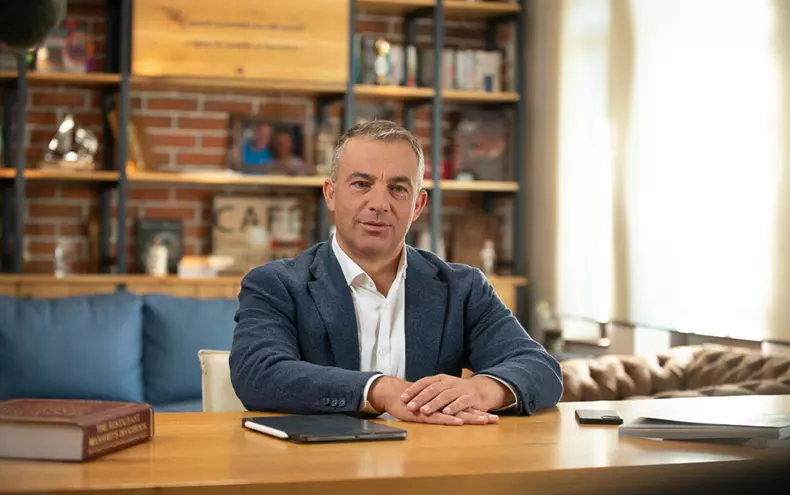 afaceri Daniel Mischie