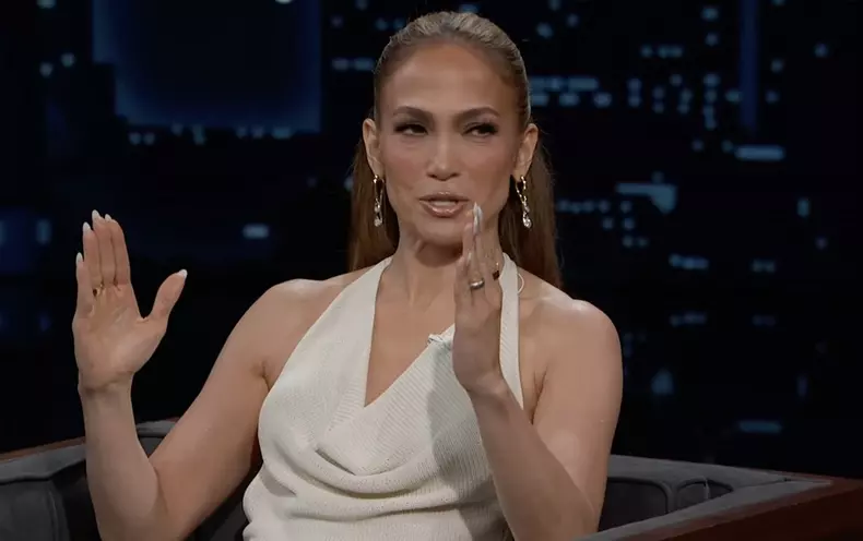 Jennifer Lopez wears wedding ring for TV talk show