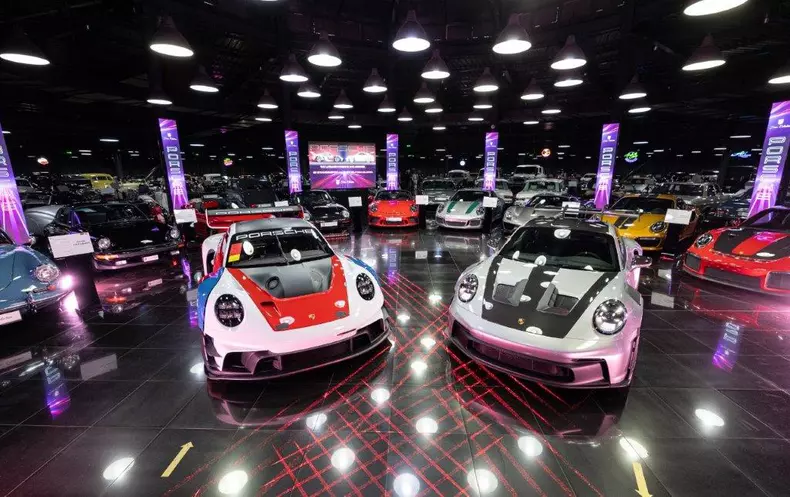 Tiriac Collection_ Porsche 911 GT3 R rennsport și 911 GT3 RS_3