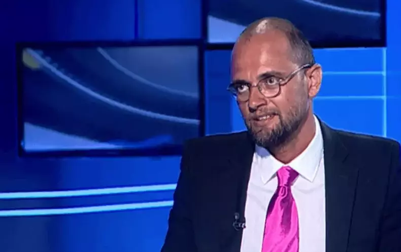 Oreste-pleaca-din-tara-6