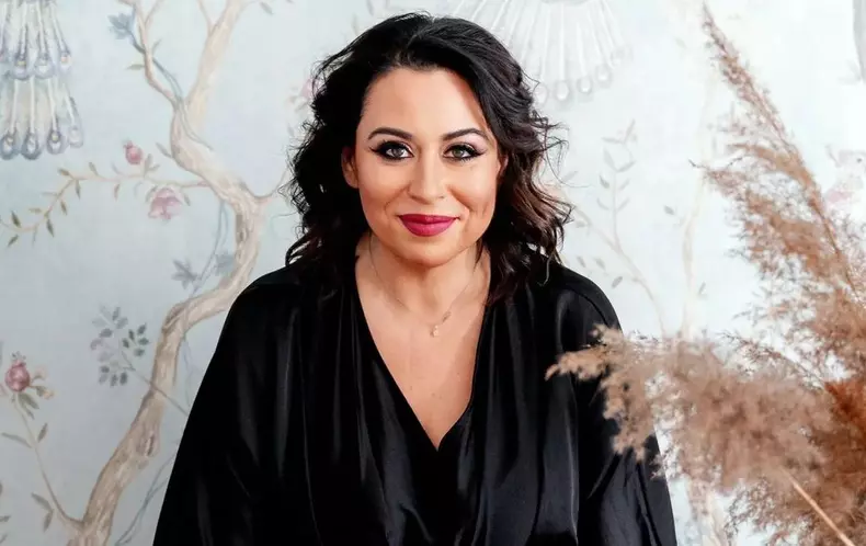 Cine o hărțuiște pe Oana Roman în mediul online (5)