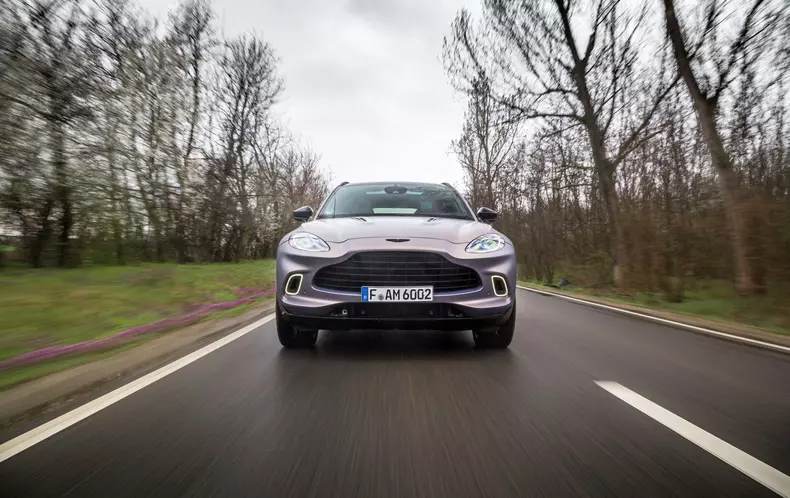 Aston Martin DBX 071