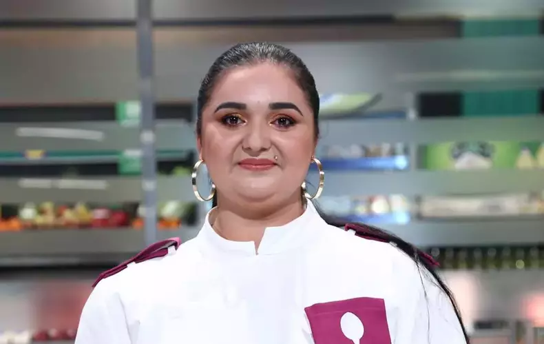 Gina-Pistol-revine-la-chefi-la-cutite-6