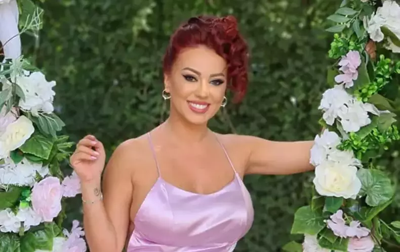 Larisa-Dragulescu-cover1-1