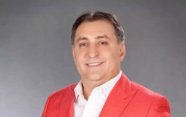 vCine-e-si-cum-arata-fiul-cel-mic-al-lui-Vali-Vijelie