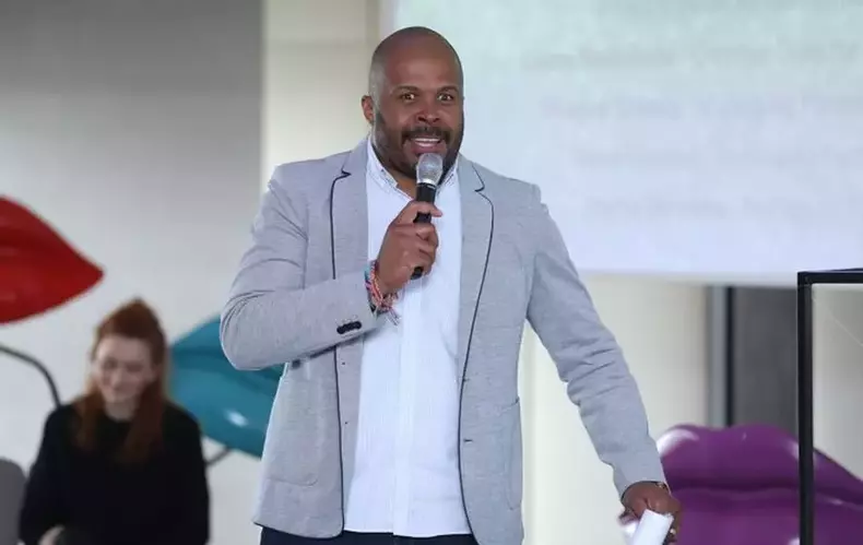 Cine-e-tatal-lui-Cabral-3