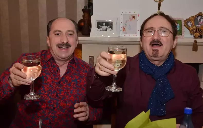 cati-bani-cer-Romica-Tociu-si-Cornel-Palade-pentru-o-ora-de-spectacol-10