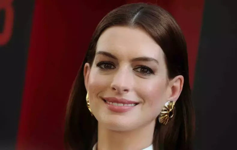 anne-hathaway-5