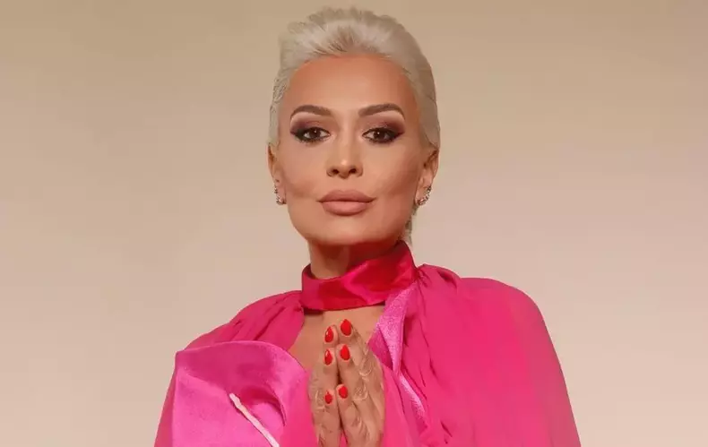 monica-anghel-de-coperta