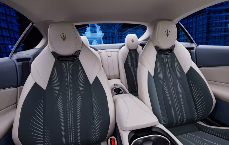 Small-25202-18-maserati-granturismo-110-anniversario-rame-folgore